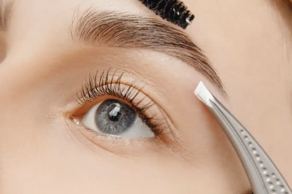 Brow lift (epilation comprise) = 45€